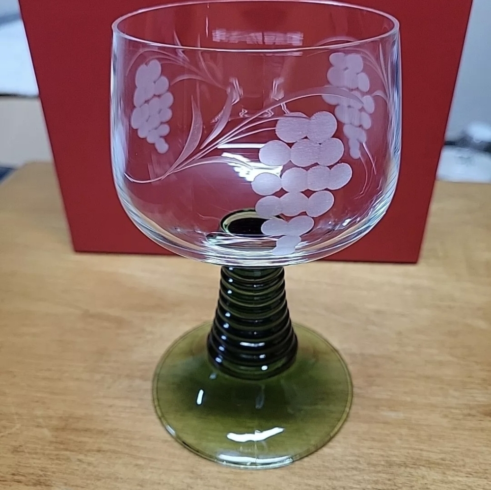 Vintage Roemer Four (4) German Wine Glass Etched Grapes Vines Bee Hive Bottom